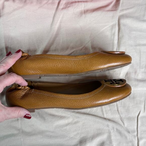 Tory Burch Women sz 8 Reva Tumbled Leather Tonal Logo Royal Tan Ballet Flats - Picture 10 of 12
